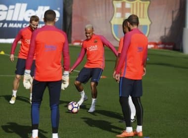 Suspenso nas Eliminatórias, Neymar chega ao Barça e treina com companheiros