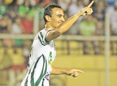 Decisivo, Alfredo celebra gols da vitória do Luverdense sobre o Náutico