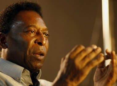 Perto do aniversário, Pelé tem contrato vitalício com o Santos rescindido