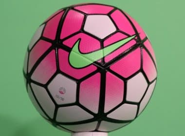 Em apoio à prevenção do câncer de mama, bola de Flamengo e Corinthians será rosa