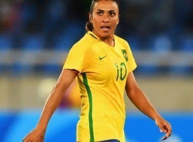 Três brasileiras concorrem ao time do ano do futebol feminino