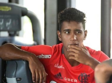 Com fratura na costela, Gabriel está fora de duelo do Flamengo na Copa do Brasil