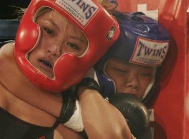 Lutadora de 12 anos vence rival com o dobro da idade no Japão; confira o vídeo