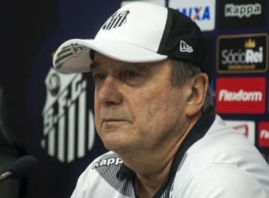 Mesmo após triunfo, técnico do Santos mostra preocupação com o desgaste físico