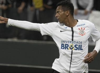 'Tive três chances e fiz um', vibra Jô, autor do 1º gol da vitória do Corinthians