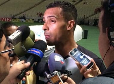 Atacante do Ceará acusa zagueiro do Internacional de racismo durante partida