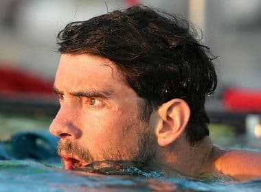 'É difícil nadar dentro de uma gaiola', diz Phelps sobre desafio contra simulador