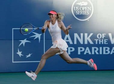 De volta aos Estados Unidos, Maria Sharapova vence com direito a pneu