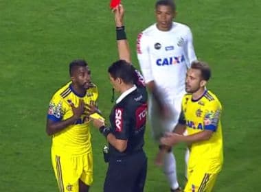 Rodinei desfalca o Flamengo no duelo com o Vitória; Guerrero sente a coxa e é dúvida