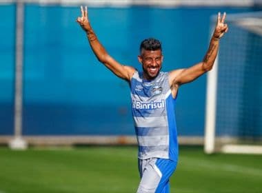 Grêmio anuncia renovação de Léo Moura até dezembro de 2018