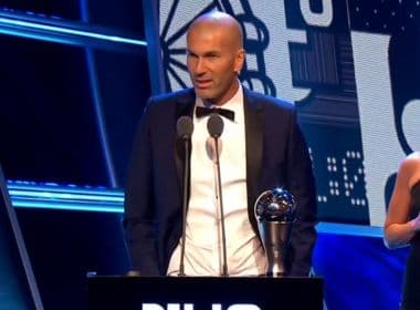 Das mãos de Ranieri, Zidane recebe troféu de melhor treinador do mundo