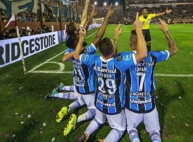 Com direito a golaço de Luan, Grêmio vence o Lanús e conquista o tri da Libertadores