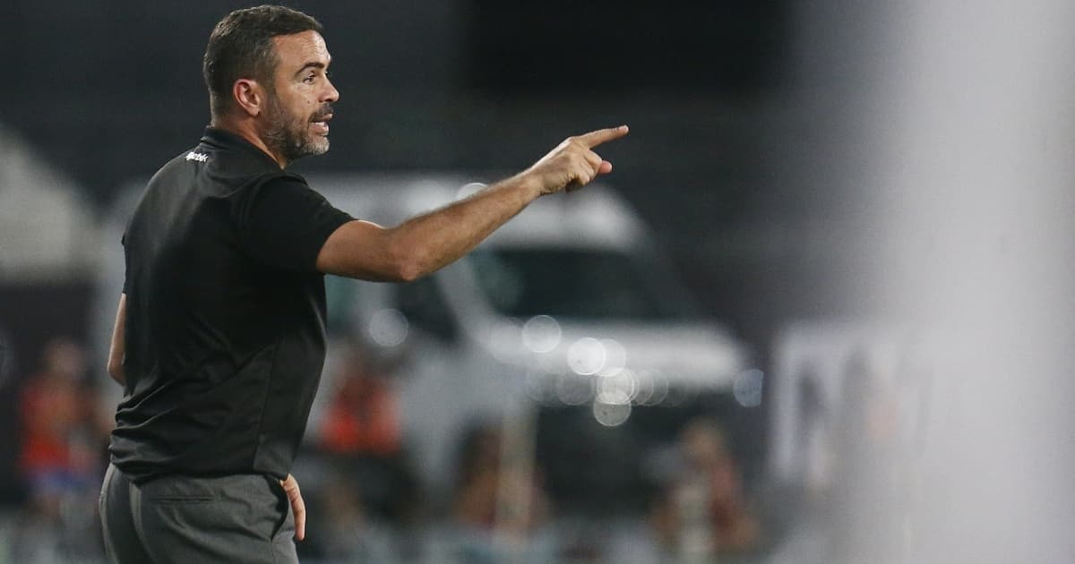 Artur Jorge explica zagueiro no ataque durante a derrota do Botafogo para o Bahia: "É uma situação do recurso"