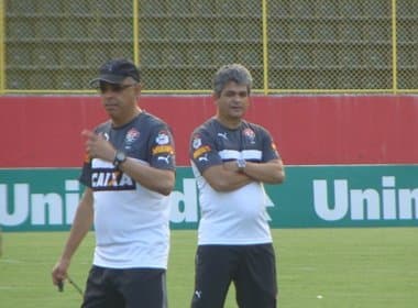 Com Luís Aguiar e Romário, Ney Franco relaciona 22 atletas contra o Fluminense