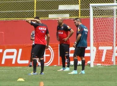 Com Escudero e Marcinho, Ney Franco comanda treino tático no Barradão