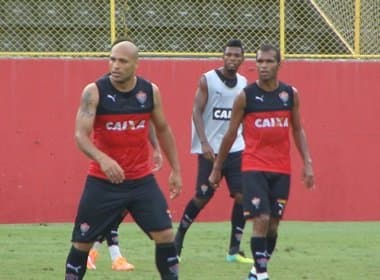 Ainda sem Luiz Gustavo, Ney Franco comanda treino tático no Barradão