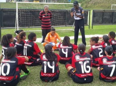 Futebol feminino: Vitória goleia Terra Nova e espera adversário na semifinal 
