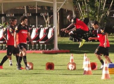 Sem Mansur, Vitória se reapresenta de olho no Flamengo