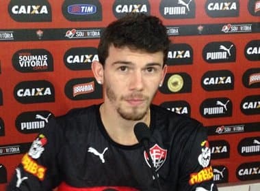 Luiz Gustavo revela desejo de permanecer no Vitória 