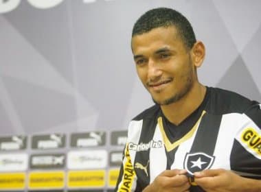 Vitória negocia com atacante Rogério, que estava no Botafogo