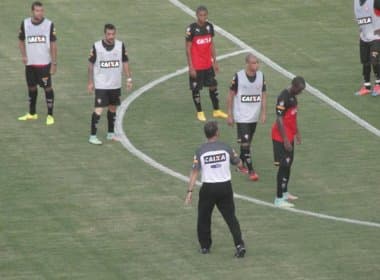 Drubscky comanda treino no Barradão e testa Jorge Wagner entre os titulares