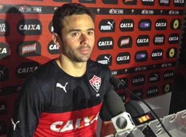 Vitória rescinde contrato do lateral-esquerdo Juan