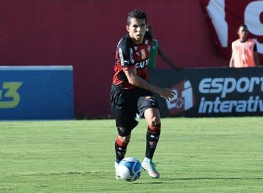 Flávio marca 1º gol como profissional e vibra com classificação