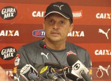 Após eliminação, Vitória anuncia saída do técnico Claudinei Oliveira