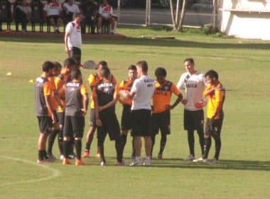 Com mudanças no time titular, Vitória encara o Macaé no Barradão