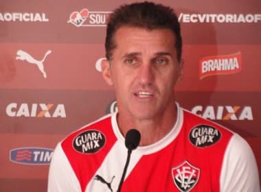 Técnico do Vitória confirma permanência de Vander no time titular