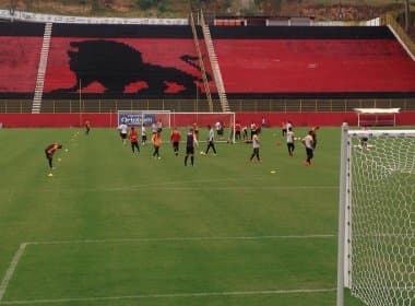 Vitória aprimora passes e posse de bola em treino no Barradão