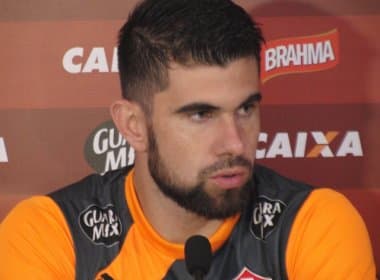 Exame não aponta lesão, mas Fernando Miguel segue como dúvida contra o Bahia