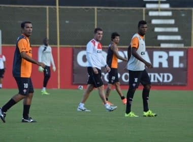Com Tiago Real, Mancini comanda treino tático no Barradão