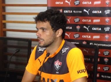 Norberto é expulso e desfalca o Vitória contra o Atlético-MG