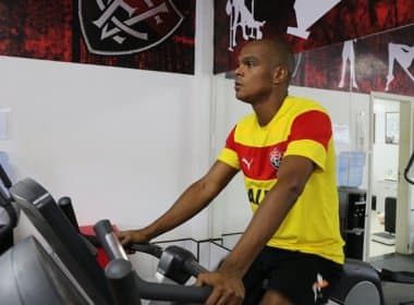 Henrique Souza chega a Salvador e inicia exames médicos no Vitória