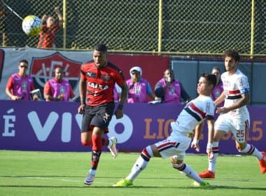  Com gols no segundo tempo, Vitória bate o São Paulo no Barradão