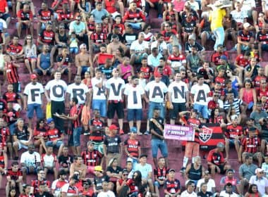 No Barradão, torcedores do Vitória protestam contra presidente Raimundo Viana