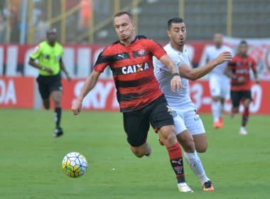 Vitória goleia Figueirense e permanece fora da zona de rebaixamento