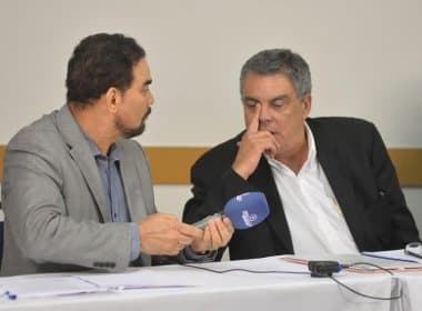 Paulo Carneiro e Ivã de Almeida discutem no intervalo do debate à presidência do Vitória