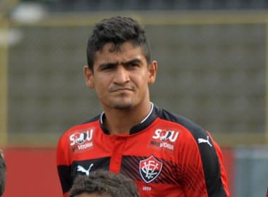 Zagueiro do Vitória prevê partida complicada contra o Palmeiras