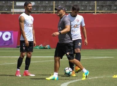  Flávio Tanajura comanda treino no Vitória e finaliza preparação para pegar a Chapecoense