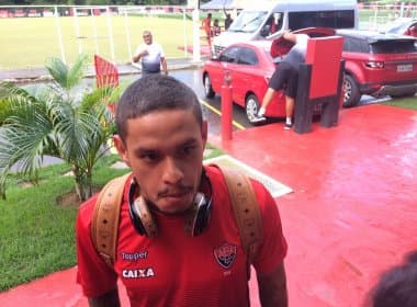  Carlos Eduardo sofre edema na coxa e não encara o Flamengo