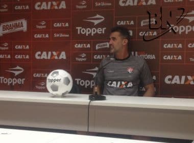 Vagner Mancini pede tranquilidade e mais posse de bola diante do Corinthians