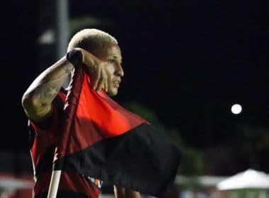 Após gol e assistência, Neilton mira 2018 'excelente' com camisa do Vitória