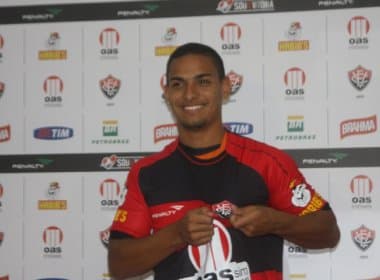 Renan Silva espera continuar no Vitória em 2012
