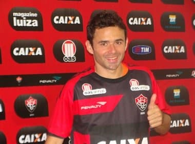 Juan chega ao Vitória e garante: &#039;Garra não vai faltar&#039;