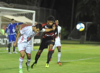 Vitória joga mal e estreia na Copa do Nordeste com derrota em casa