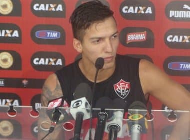 Lateral do Vitória destaca importância de vencer o Grêmio