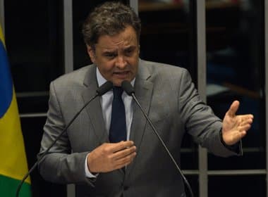 Se impeachment for colocado em votação, PSDB se colocará a favor, diz Aécio