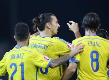 Com gol de Ibrahimovic, Suécia ganha e segue viva por vaga direta à Eurocopa